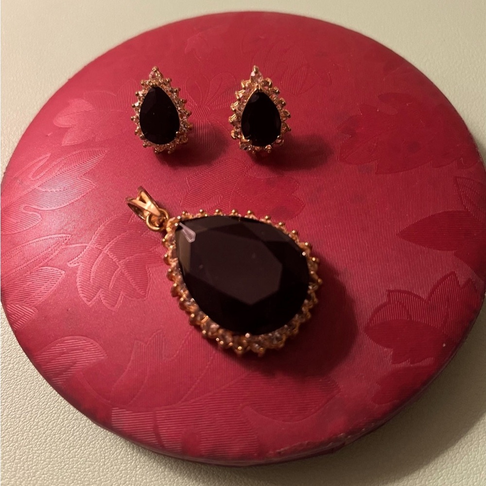 Matching Black Teardrop Pendant & Earrings
